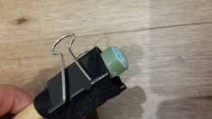 ダブルクリップで先角を養生